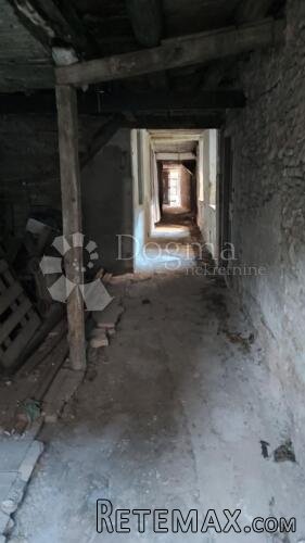 Starina za renovaciju u centru Vodnjana - 3