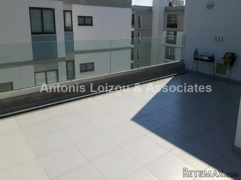 2 Bedroom Top Floor Apartment in.. - 2