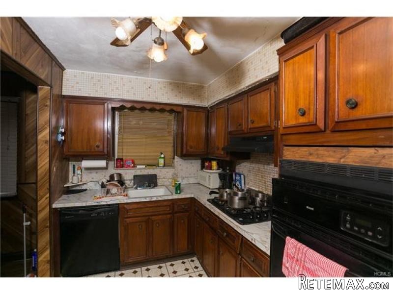3 bedroom House For Sale: 1036 Clarence.. - 2