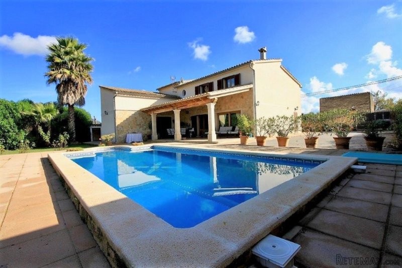 Beautiful country home in Inca with..