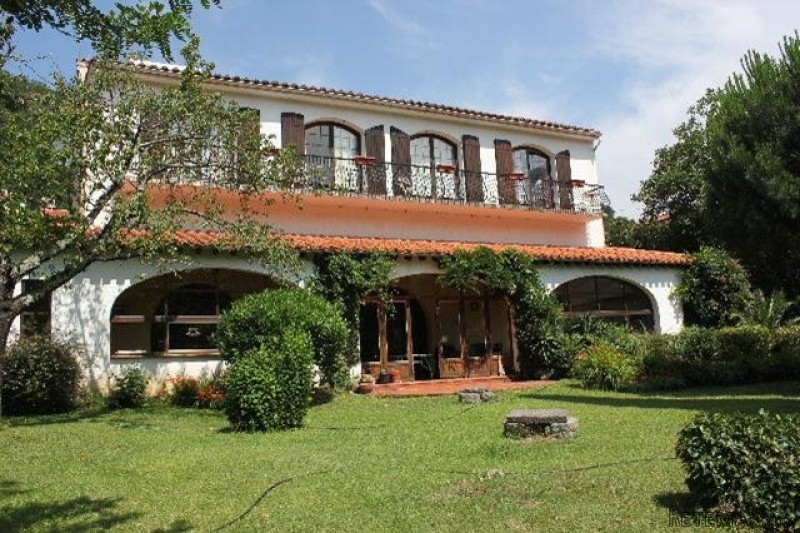 Large Family Home - Chambres D'hotes..