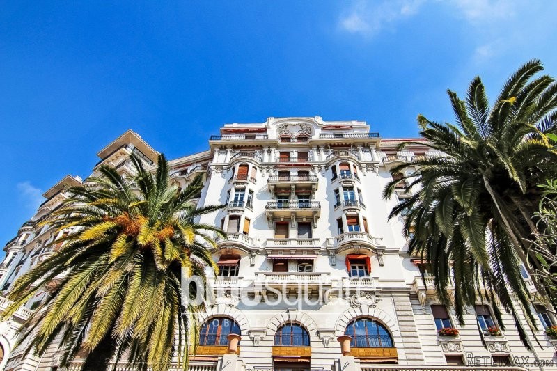 3-bedroom apartment in bourgeois palace..