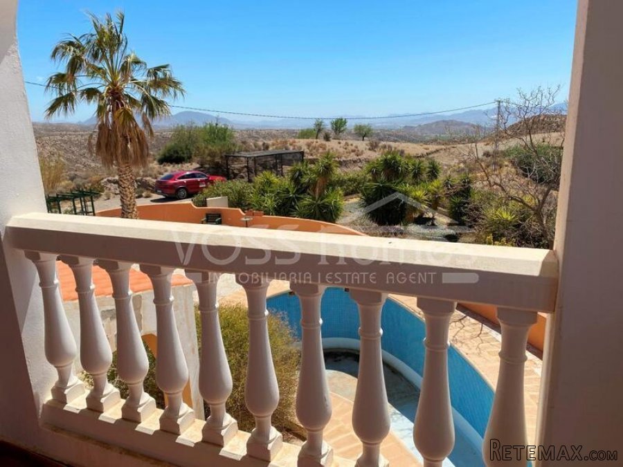 NEW & EXCLUSIVE LISTING FOR VOSS HOMES - A large, very.. - 3