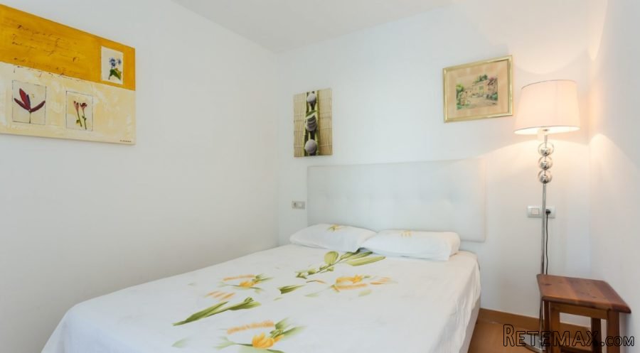 Beautiful first sea line apartment located in the..