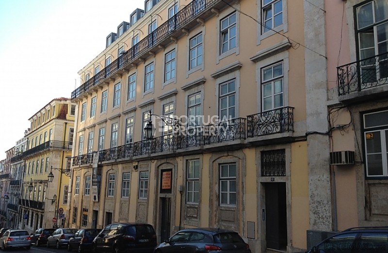 Amazing Renovated Apartments In The..