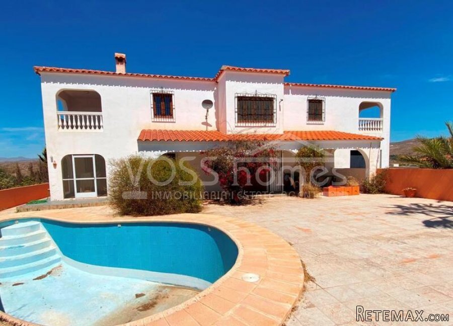 NEW & EXCLUSIVE LISTING FOR VOSS HOMES - A large, very.. - 7