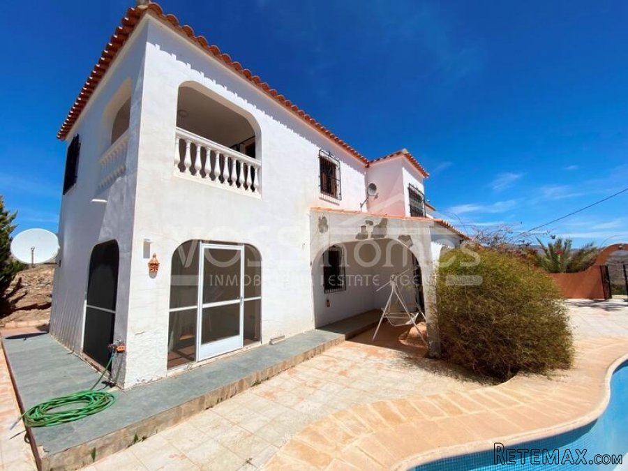 NEW & EXCLUSIVE LISTING FOR VOSS HOMES - A large, very.. - 8