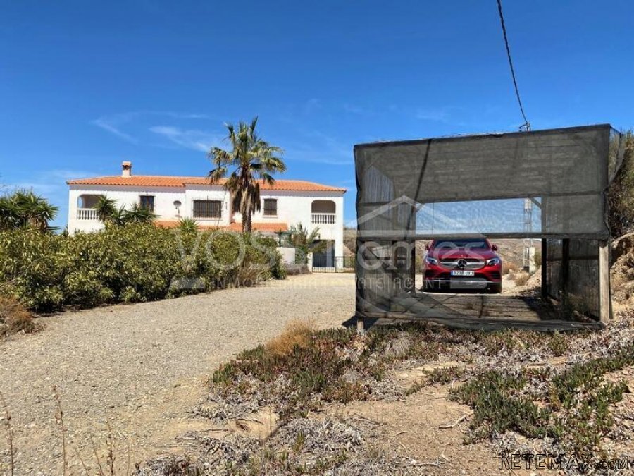 NEW & EXCLUSIVE LISTING FOR VOSS HOMES - A large, very.. - 9
