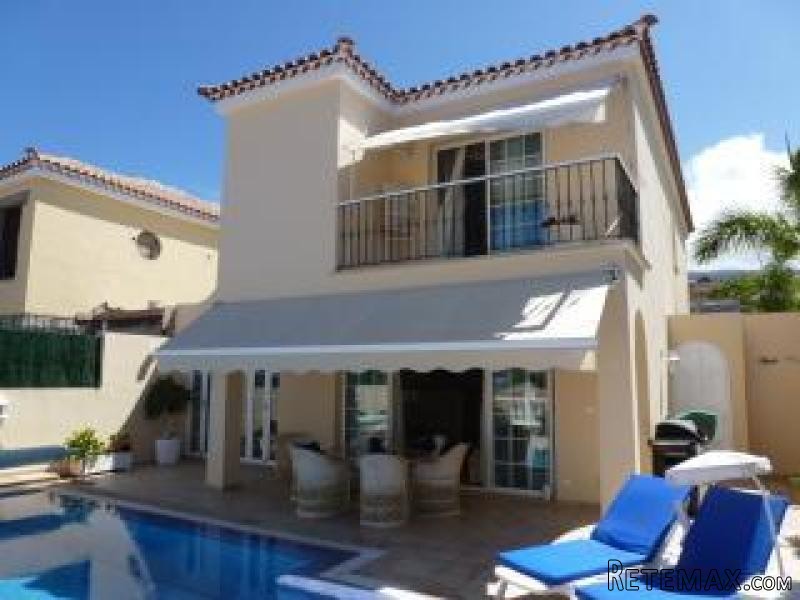 Town House For Sale in Playa De La..