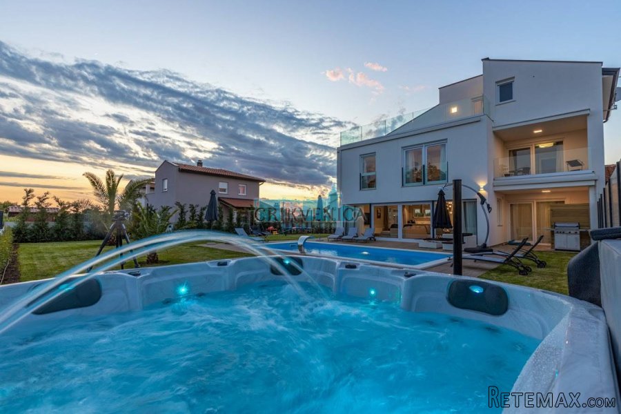 Poreč, okolica - villa sa bazenom