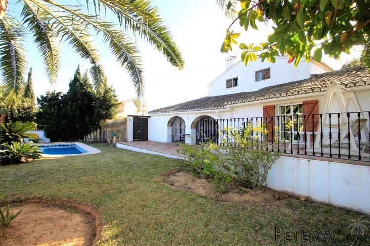 This charming finca is distributed over two levels linked.. - 2