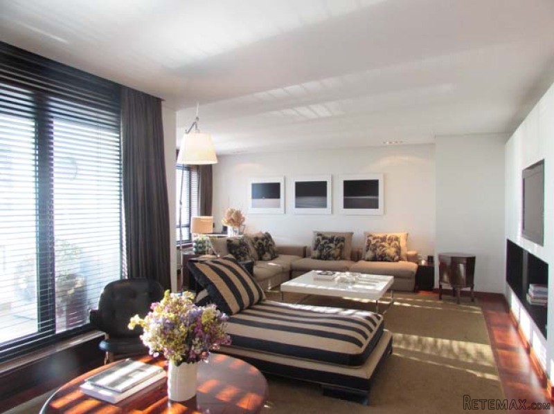 5 bedroom Apartment For Sale: Porto