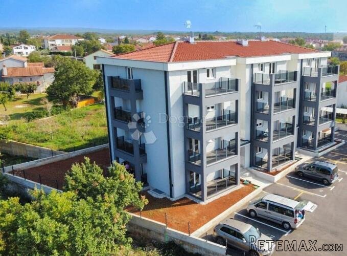Poreč okolica - stan u prizemlju s vrtom 7 km do mora - 3