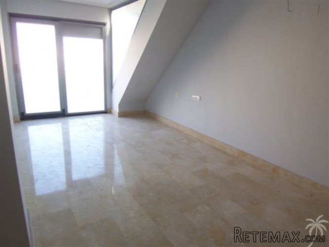 Spacious apartment with stunning sea views is situated in.. - 3