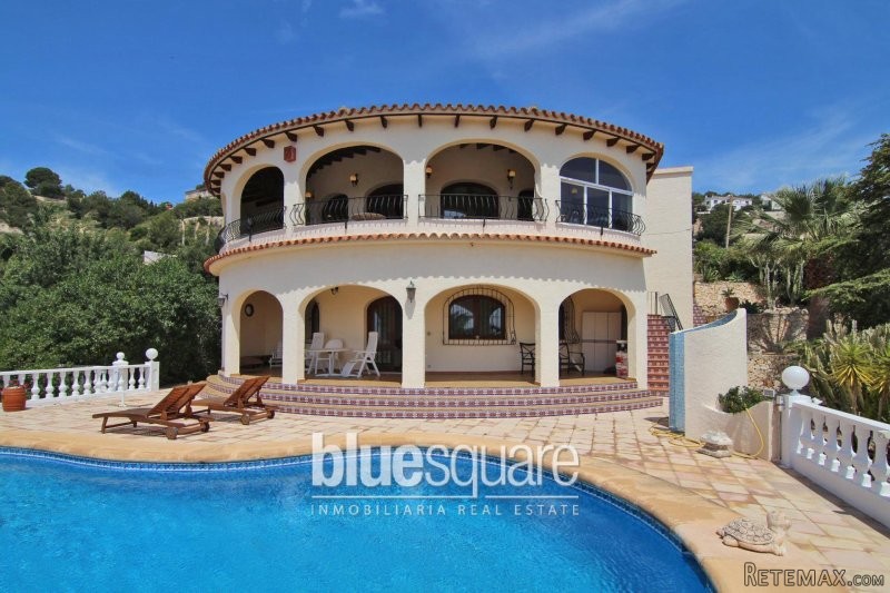 Villa with spectacular sea view