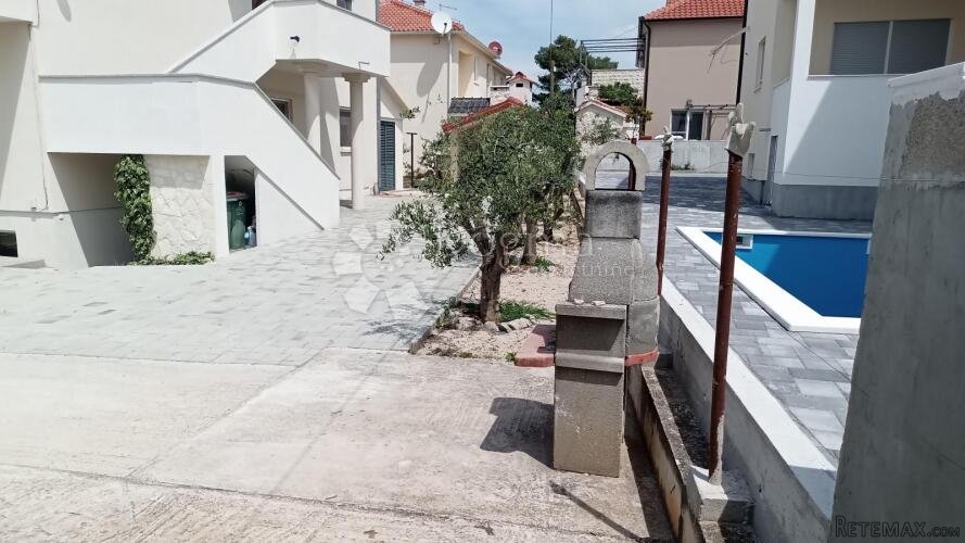 VODICE PREKRASNA KUĆA SA TRI STAMBENE JEDINICE - 3