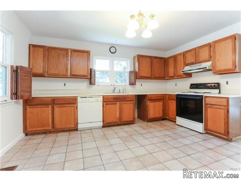 2 bedroom House For Sale: 61 Colby.. - 2
