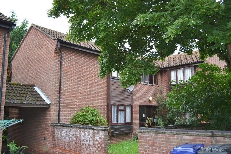 Studio flat for sale