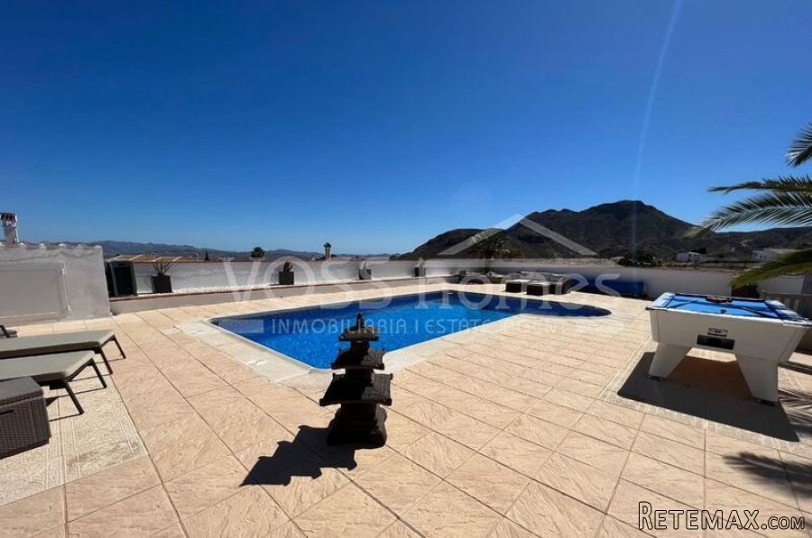 An absolutely stunning, top quality 3 bed 2 bath villa for.. - 8