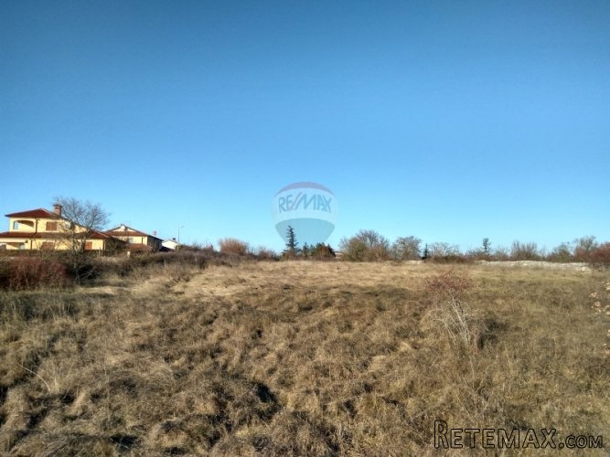 Istra, Kanfanar -građevinsko zemljište 4178m2 za...