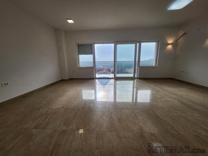 Rijeka, Saršoni - novogradnja 83m2, 2s+db, parking, bazen