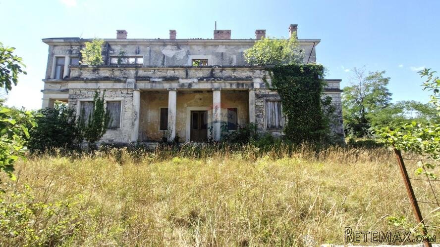 Istra, Kujići - POVIJESNA ŠKOLA ZA ADAPTACIJU, 3.132 m2 OKUĆ - 2