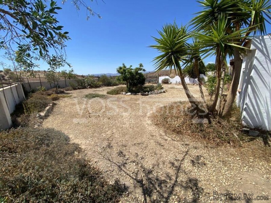 NEW LISTING TO VOSS HOMES - A spacious 3 bed, 2 bath.. - 7