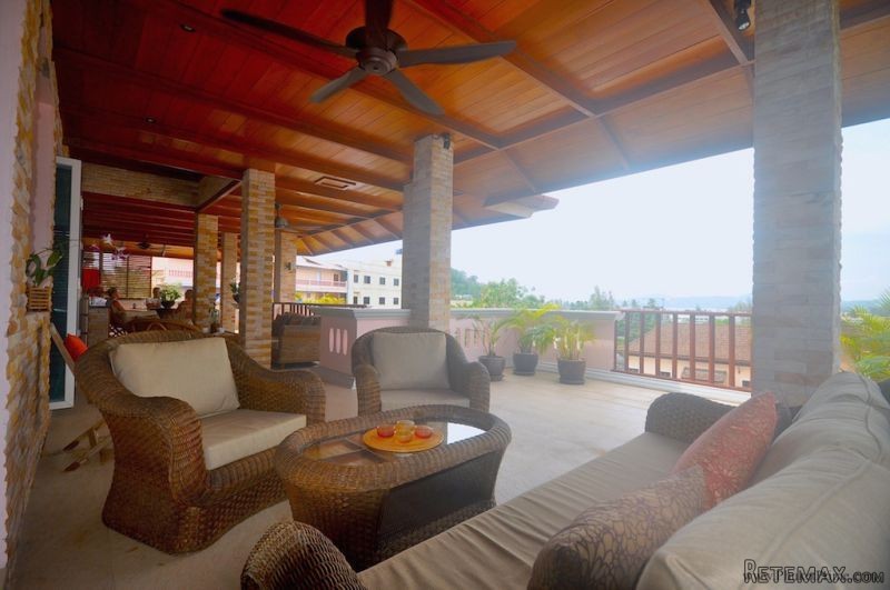 Sea-View 4-Bedroom Penthouse Apartment..