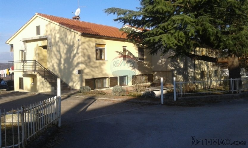 Pazin, kuća sa prostranom okućnicom - 3