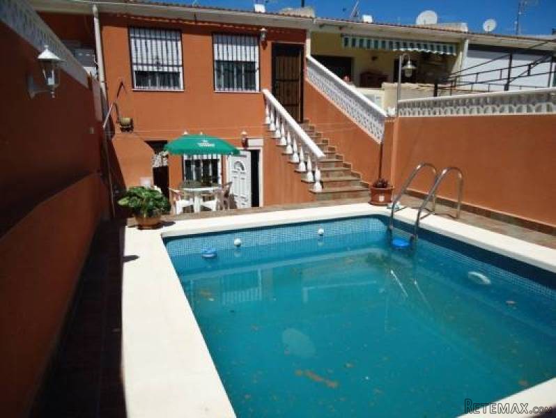 3 Bedroom 2 Bathroom Townhouse In..