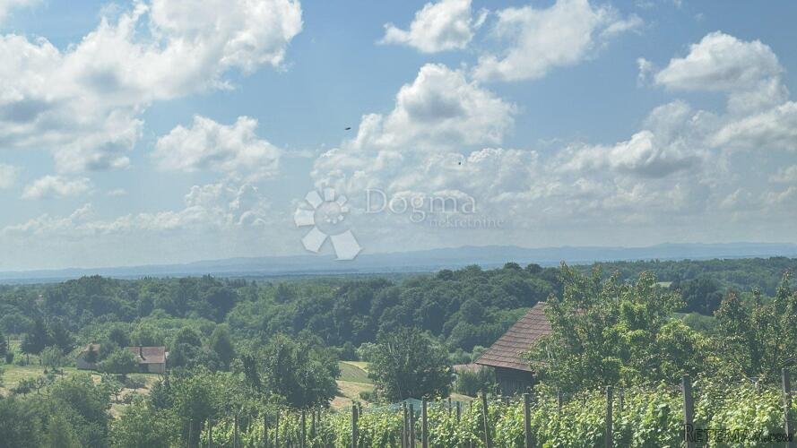 GRAĐEVINSKO ZEMLJIŠTE VUKANOVEC S POGLEDOM - 2