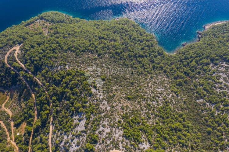 POLJOPRIVREDNO ZEMLJIŠTE NA OTOKU HVARU