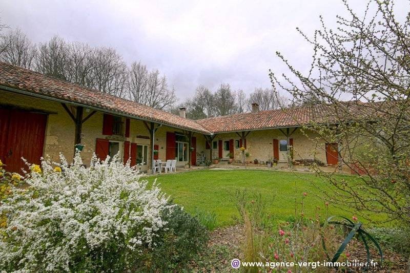 Well Renovated Farmhouse With 6.. - 2