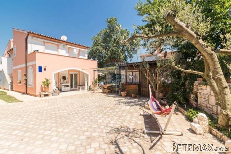 Istra, Premantura, samostojeća kuća sa 4 apartmana