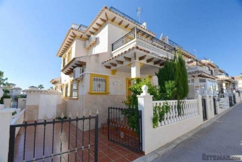 2 Bedroom 2 Bathroom Townhouse In Playa..