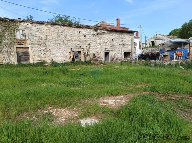 Istra, Kanfanar - stara kamena kuća 130m2 i zemljište 570 m2 - 2