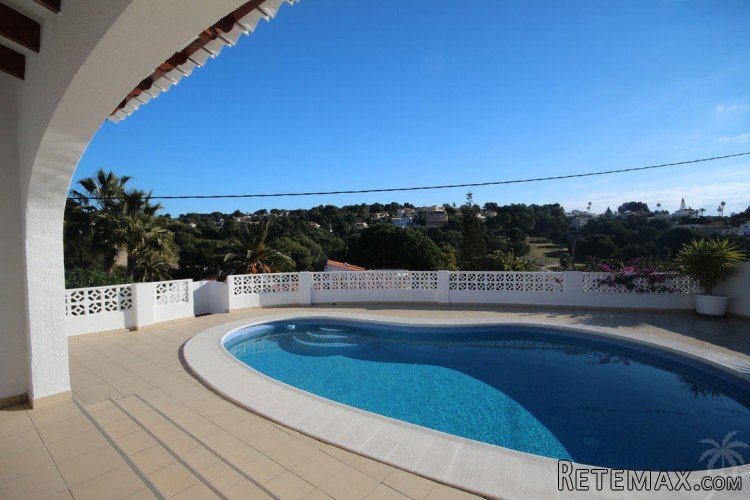 This lovely clean and well maintained villa has all the.. - 2