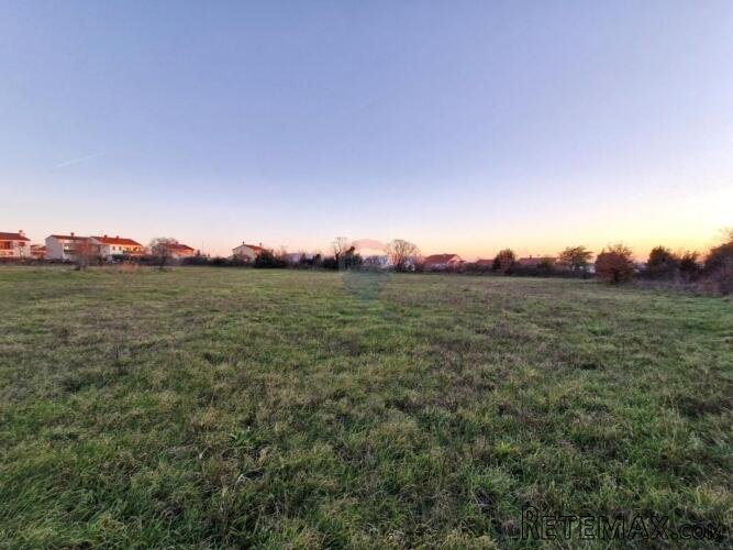 Vodnjan, građevinsko zemljište stambene namjene, 4983 m2