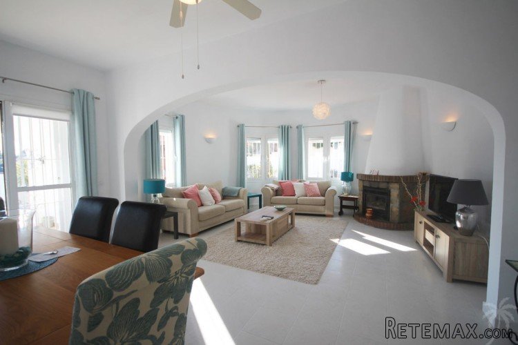 This lovely clean and well maintained villa has all the.. - 6