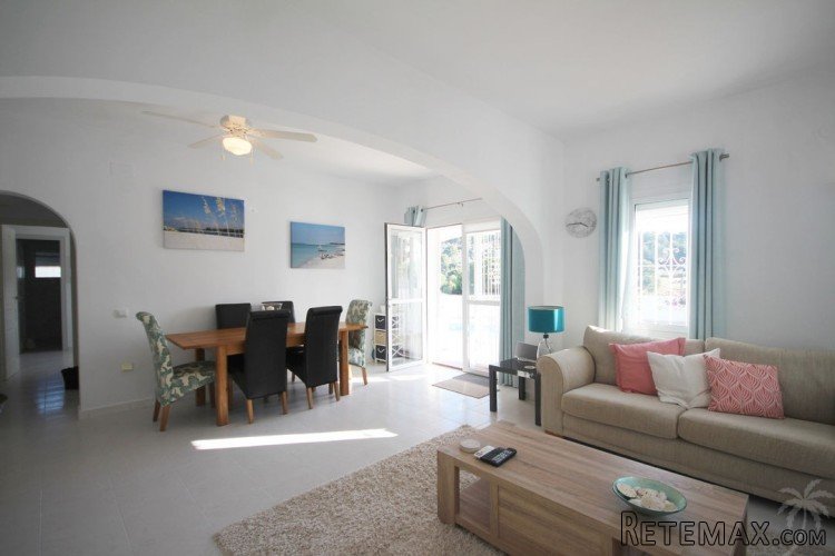 This lovely clean and well maintained villa has all the.. - 8