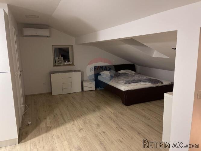 OTOK KRK-NJIVICE,apartman u potkrovlju