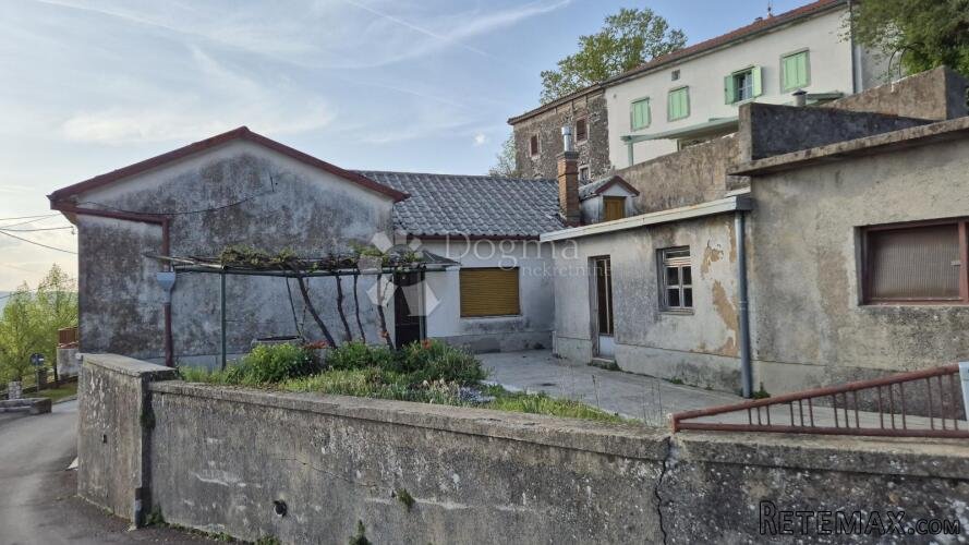 Grad Grobnik - useljiva kuća sa puno potencijala - 3