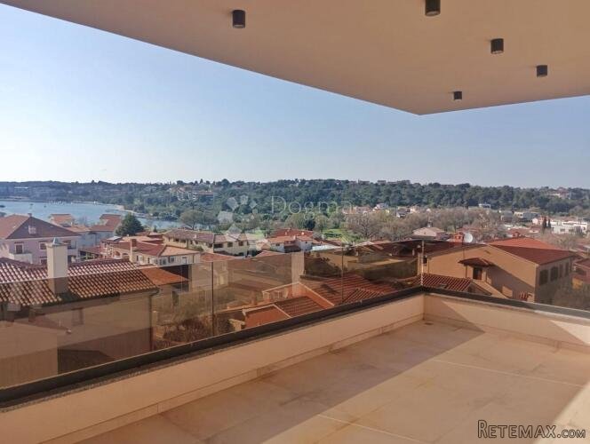 PREKRASNI PENTHOUSE S VELIKOM TERASOM I POGLEDOM NA MORE! GA - 3