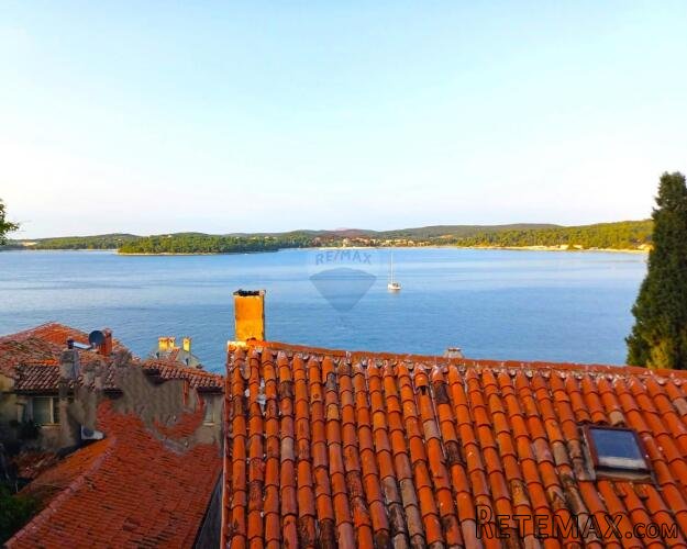 Rovinj,veliki stan 100m2 s neponovljivim pogledom na more+vr