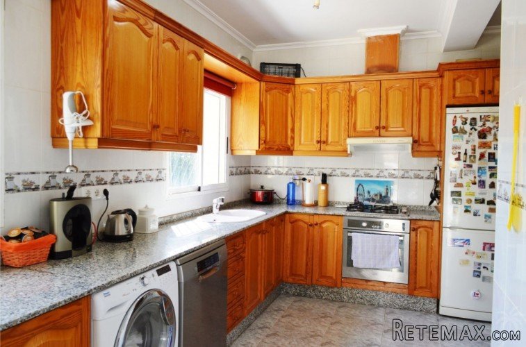 A charming detached villa located on a large flat plot.. - 8