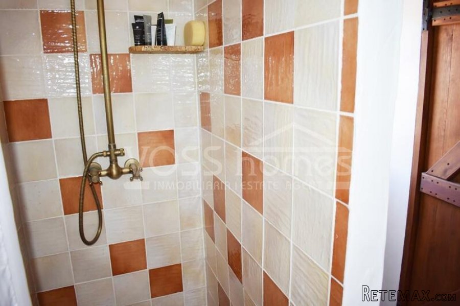 A lovingly and quality renovated edge of village house of.. - 20