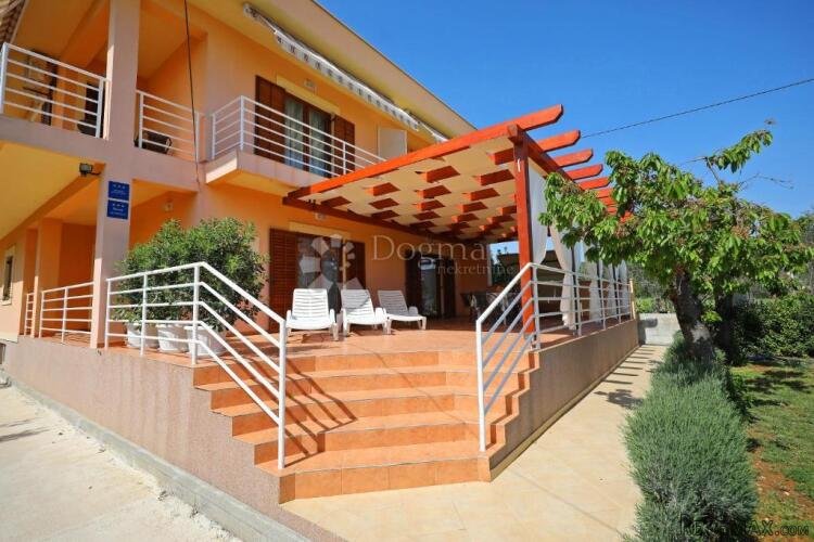 APARTMANSKA KUĆA U BLIZINI MORA I PLAŽE - SUKOŠAN - 2