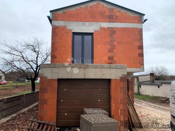 ODLIČNA KATNICA S BAZENOM, NOVOGRADNJA NA MIRNOJ LOKACIJI - 2
