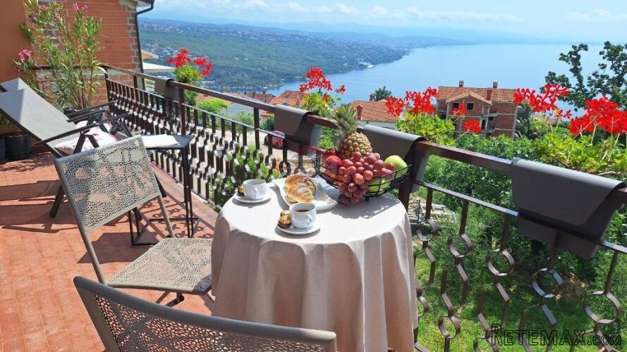 Opatija, Pobri - stan prostranim vrtom, parkirnim mjestom te - 2