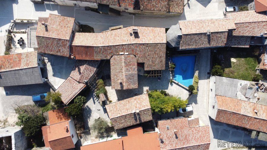 ISTRA, GRAČIŠĆE - Kompleks od 3 kamene vile u starom gradu s